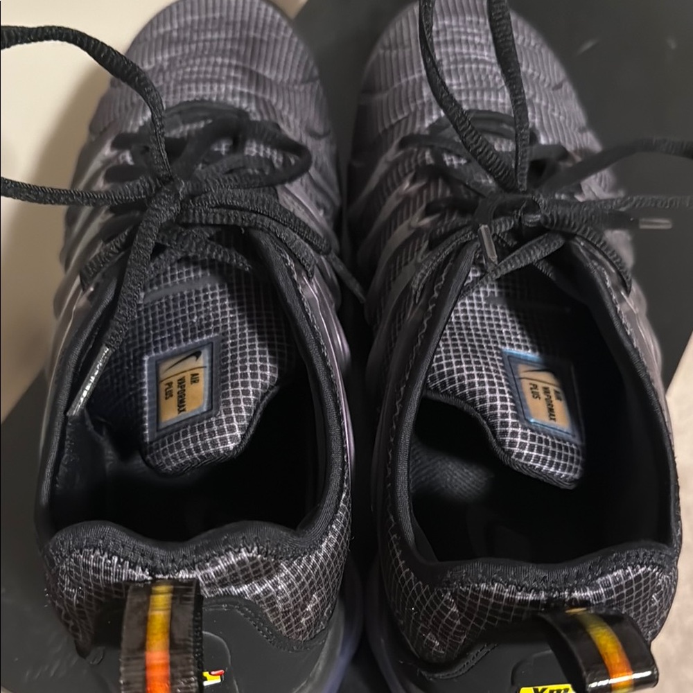 Nike Vapormax Plus Sneakers - Picture 6 of 7